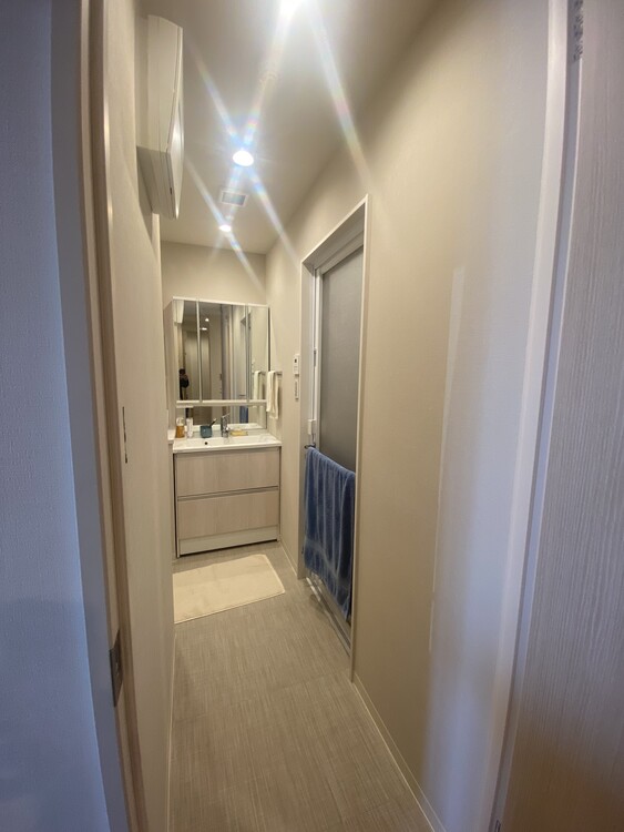 その他 清潔感を感じられる洗面化粧台。