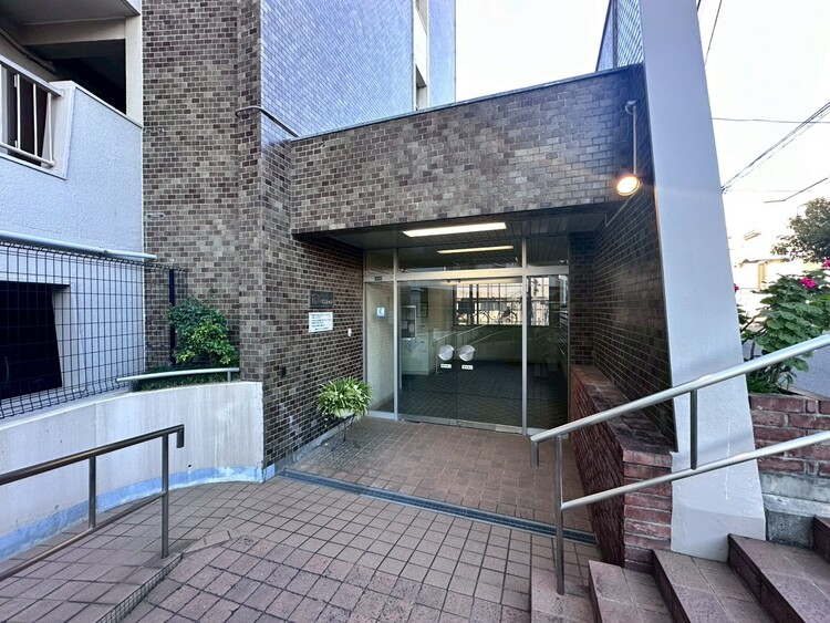 その他 上質感漂う玄関アプローチです。