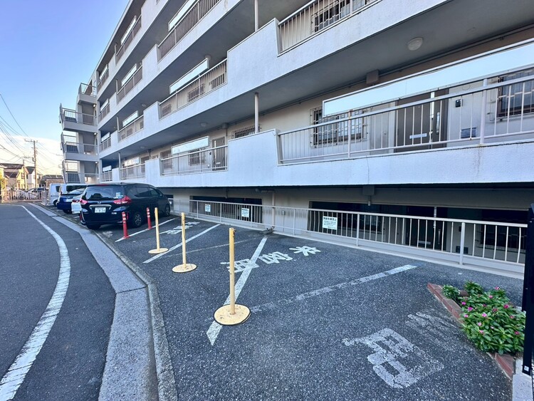 その他 駐車スペースが嬉しいですね。※空き状況は都度ご確認下さい。