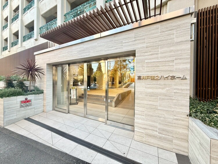 その他 上質感漂う玄関アプローチです。