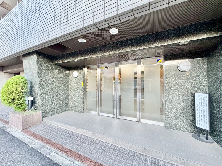 その他 上質感漂う玄関アプローチです。