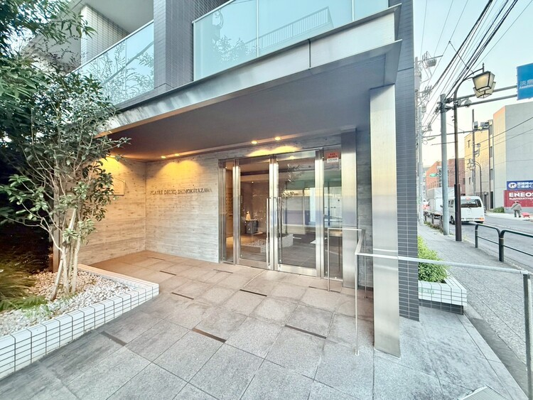 その他 上質感漂う玄関アプローチです。