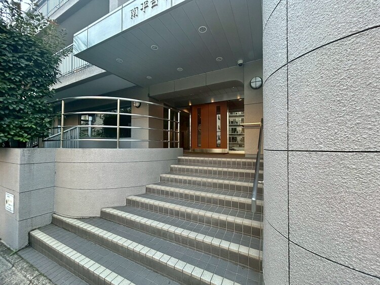 その他 上質感漂う玄関アプローチです。