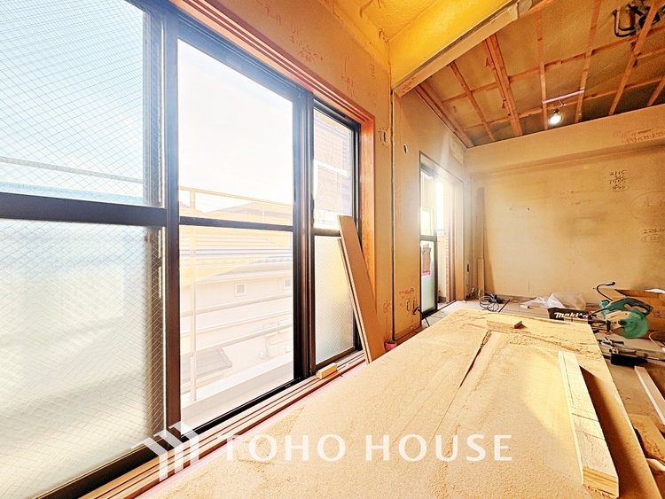 内装 ◆瀟洒な空間◆落ち着きのある彩が見事に調和させた瀟洒な空間を演出。ここに集まる家族の会話と笑顔が絶え間なく続く幸せな空間。