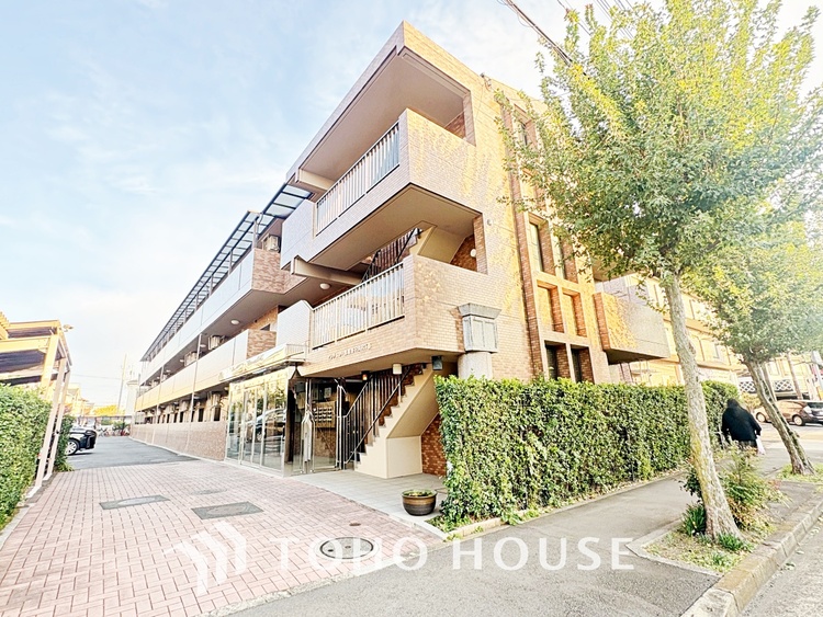 外観 漂う上質な空気感、マンションに入れば「おかえりなさい」と笑顔で迎えてくれるエントランス。最良の心配りを感じるマンションでした。