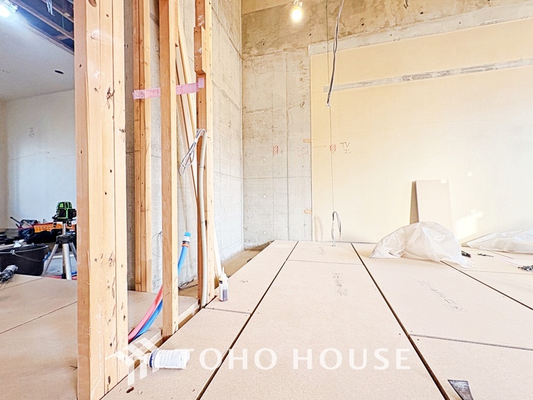 キッチン 手元の収納から、足元の収納までが全てスライド式で、奥のスペースまで有効に活用できます。奥まで上から見渡せるので、たまにしか使わない調理器具もサッと取出せます。