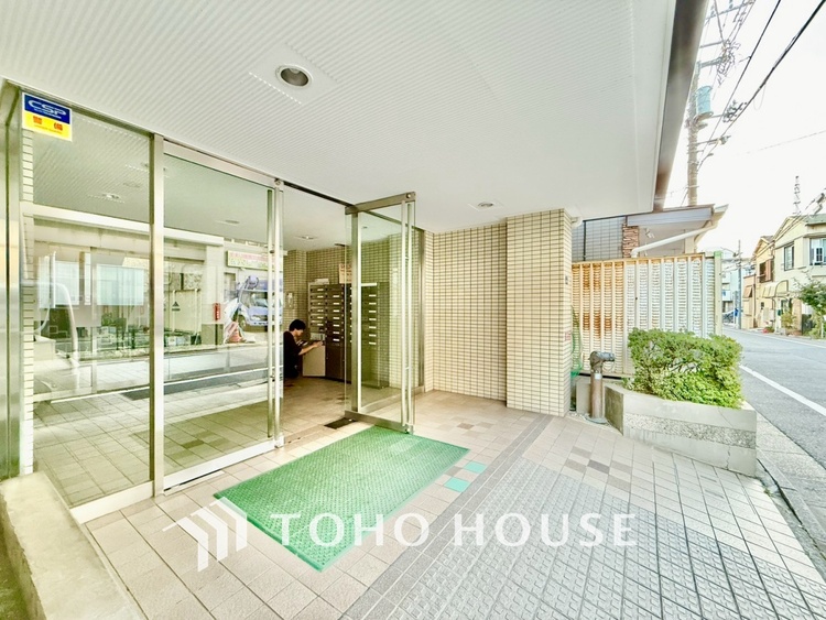 内装 ◆隠された美しさ◆流麗な音楽が流れているような繊細でいながら整然かつ堅牢なこの空間。この空間は確かに美しい。しかし、そこには美しさ以上のものが隠されている。