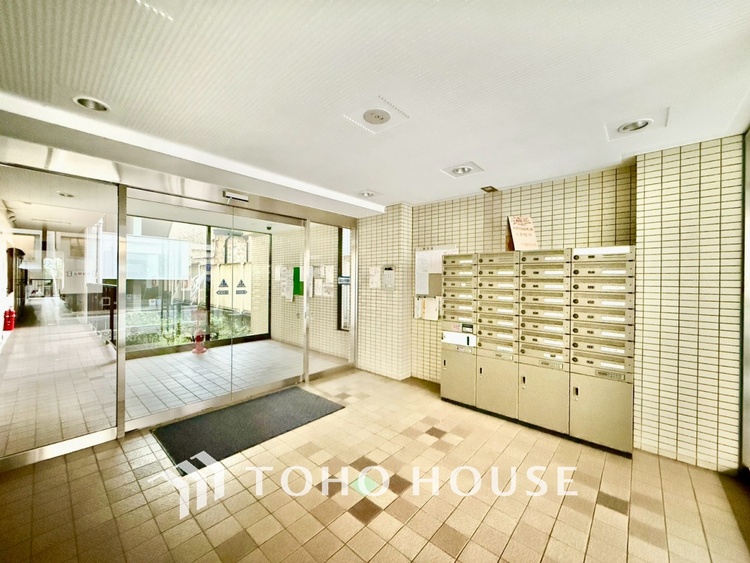 内装 ◆色彩◆この空間に放たれた光は華美なまでに演出されたデザイン。流れる時をより芳醇なコーヒーの様な色彩奏でるアダージョ。そして情景豊かな作品のような暮らしがイメージできる。