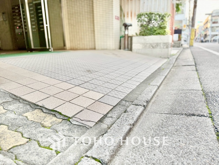 内装 ◆リビング◆そこには目を輝かせ笑顔で見つめてくれる君がいて、「おかえり」の言葉がこだまする。何気ない日々の挨拶は僕にとっては幸せで、同時に君の瞳にも恋している。