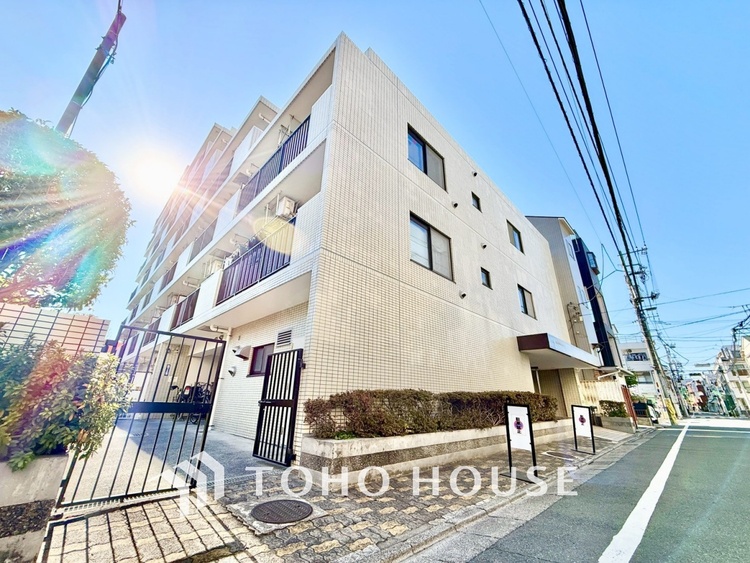 外観 ◆共有空間◆些細な事でほっぺを膨らまして怒る君。それでも僕達はこれからも一緒だよ。喧嘩をしても離れたくないから一つはさんだ同じ場所にいる。分かるよ。そこに君が