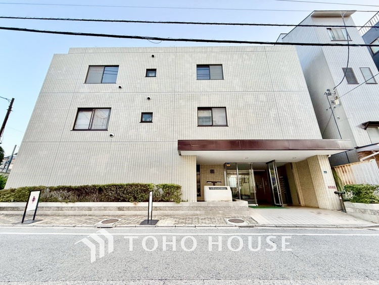 キッチン ◆キッチン◆美しく使いやすいキッチンは油汚れが簡単に拭き取れる素材で加工されており、浄水器シャワーから流す水の音を軽減する静かなシンクを採用。見えないところにさり気ない配慮が嬉しいですね