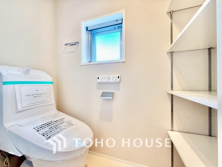 トイレ ◆トイレ◆トイレも全て新品に交換されており、清々しく新生活を始めることができます。白基調の清潔感のある空間に生まれ変わりました。