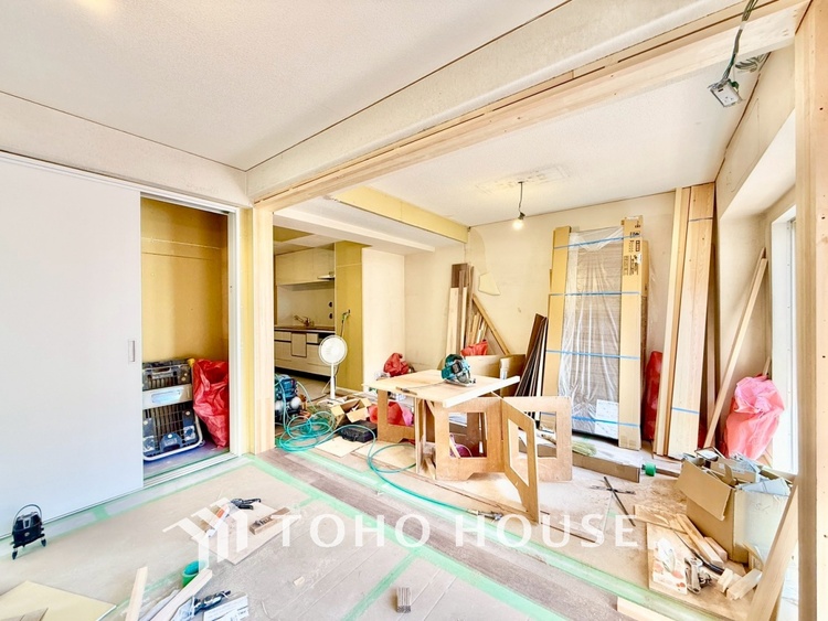 内装 ◆子供部屋◆冷涼な風、そよぐリビング。だんらんの場所はここから始まり、ここで終わる。家族の笑顔が集う素敵な場所だから、こだわり抜いた思いが詰まっているのだと思う。