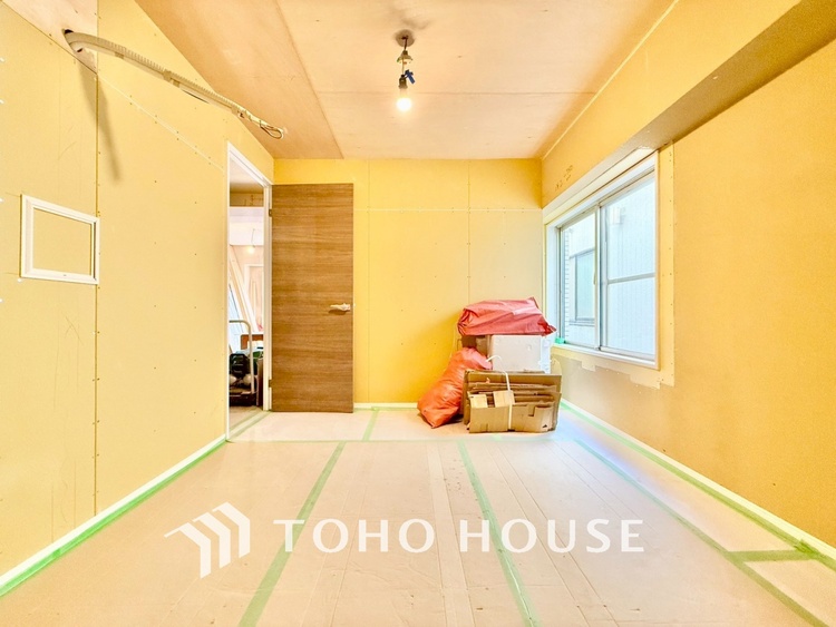 内装 ◆色彩◆この空間に放たれた光は華美なまでに演出されたデザイン。流れる時をより芳醇なコーヒーの様な色彩奏でるアダージョ。そして情景豊かな作品のような暮らしがイメージできる。