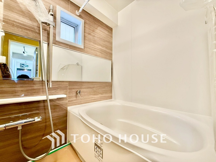 風呂 ◆浴室◆の温もりを感じ、ふわりと寄り添う太陽の妖精たちが自然と僕達を微睡ませる。うとうとしたい訳ではないがそんな時間が嫌いじゃない自分がここにいる。