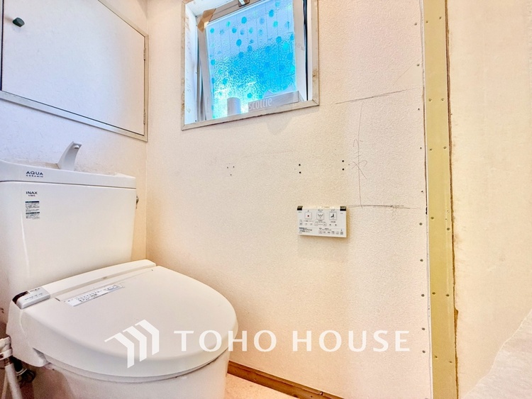 トイレ ◆トイレ◆トイレも全て新品に交換されており、清々しく新生活を始めることができます。白基調の清潔感のある空間に生まれ変わりました。