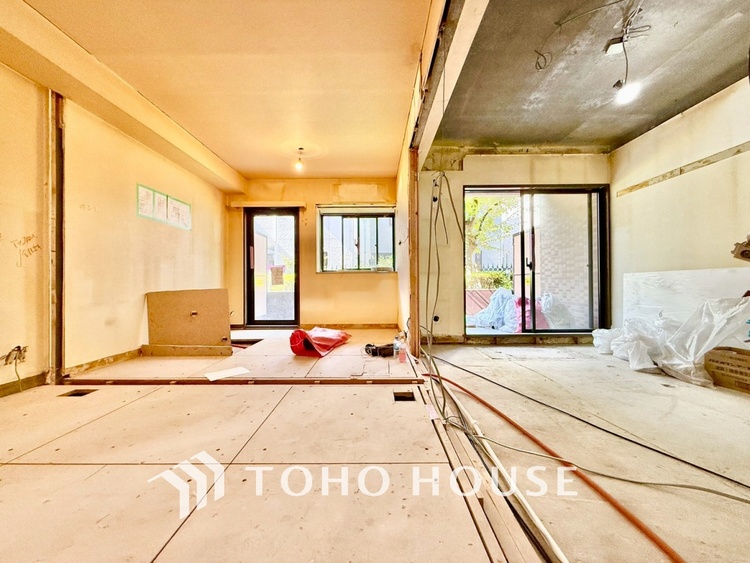 内装 ◆癒しの空間◆室内構成に拘り採光とセンスを散りばめた空間。それは『柔らかさ』に似た素敵な居場所。そこに暮らす人のことを考えつくり出したものは『癒し』という心地よい居場所なんだと思う