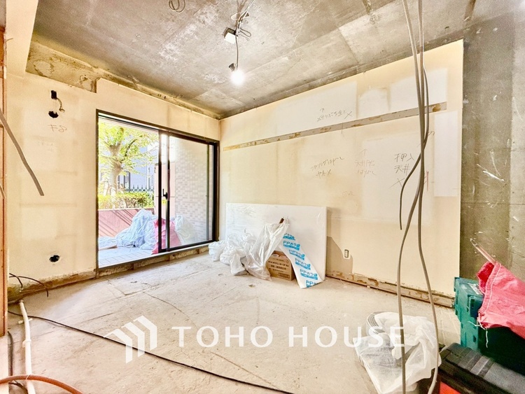 内装 ◆子供部屋◆冷涼な風、そよぐリビング。だんらんの場所はここから始まり、ここで終わる。家族の笑顔が集う素敵な場所だから、こだわり抜いた思いが詰まっているのだと思う。