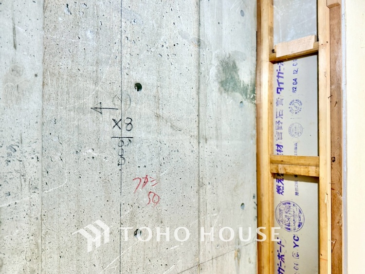 内装 ◆闇夜の輝き◆オレンジ色の光は大人になった今の僕にはわかる。1日の終わりを伝えに来たわけではなく、また明日が来る方へ導いてくれた事を。