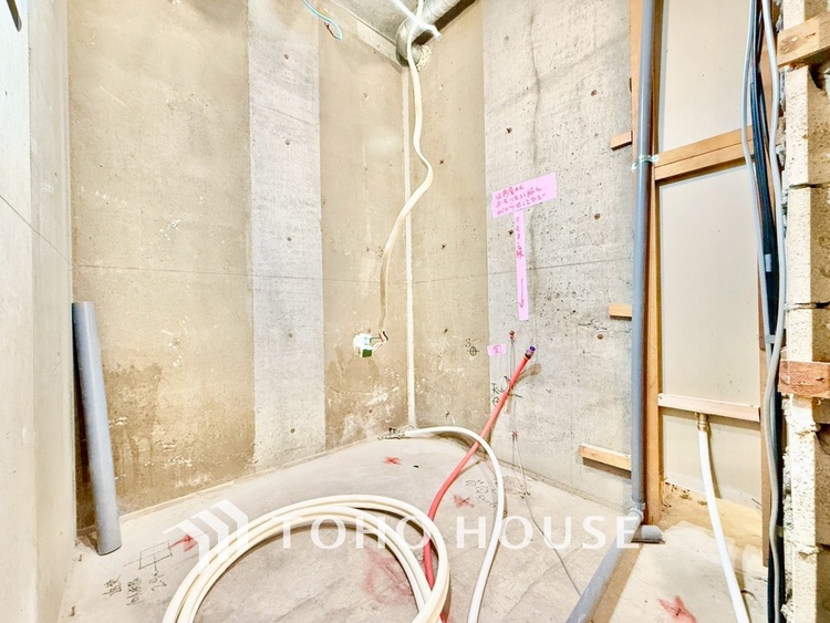 風呂 ◆浴室◆の温もりを感じ、ふわりと寄り添う太陽の妖精たちが自然と僕達を微睡ませる。うとうとしたい訳ではないがそんな時間が嫌いじゃない自分がここにいる。