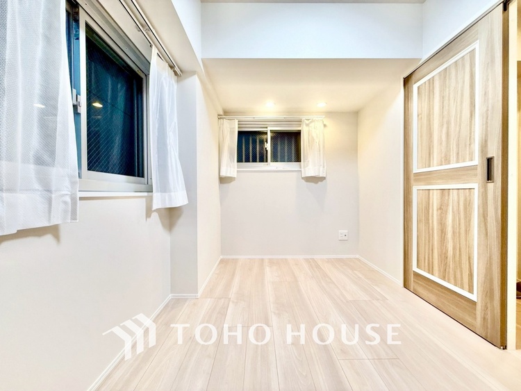 内装 ◆色彩◆この空間に放たれた光は華美なまでに演出されたデザイン。流れる時をより芳醇なコーヒーの様な色彩奏でるアダージョ。そして情景豊かな作品のような暮らしがイメージできる。