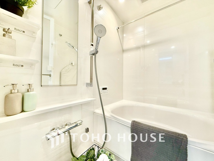 風呂 ◆浴室◆の温もりを感じ、ふわりと寄り添う太陽の妖精たちが自然と僕達を微睡ませる。うとうとしたい訳ではないがそんな時間が嫌いじゃない自分がここにいる。