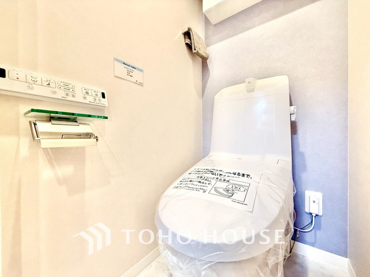 トイレ ◆トイレ◆トイレも全て新品に交換されており、清々しく新生活を始めることができます。白基調の清潔感のある空間に生まれ変わりました。