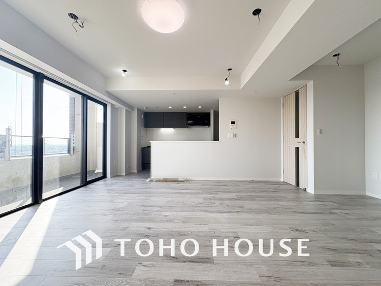 内装 広がりのある住空間、家族が集まるリビング・ダイニング