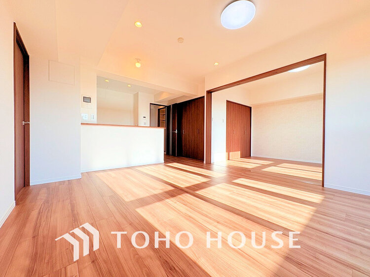 内装 広がりのある住空間、家族が集まるリビング・ダイニング