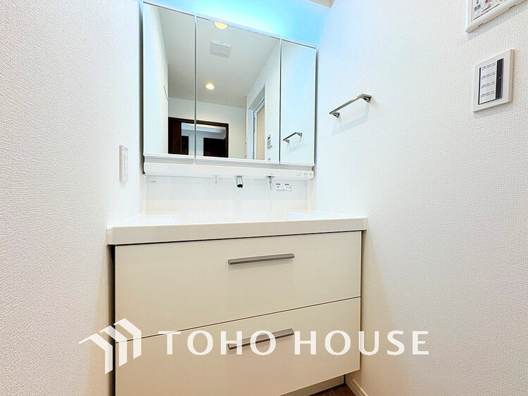 洗面 大きな洗面鏡付き、朝の身支度も楽しくなりますね