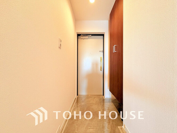 玄関 落ち着いた雰囲気の玄関、家族の帰りを暖かく迎えてくれます