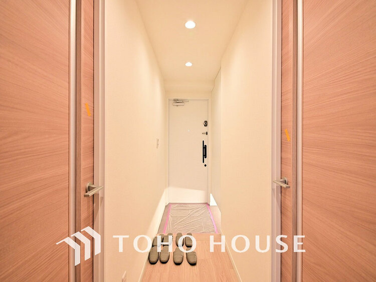 玄関 落ち着いた雰囲気の玄関、家族の帰りを暖かく迎えてくれます