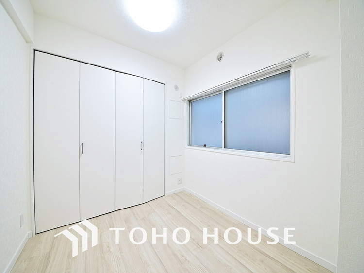 内装 採光もある洋室は、くつろぎのひと時を過ごすのにぴったり