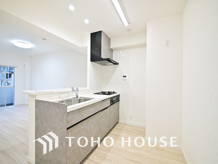 キッチン シンプルな部屋の雰囲気に溶け合うナチュラルキッチン