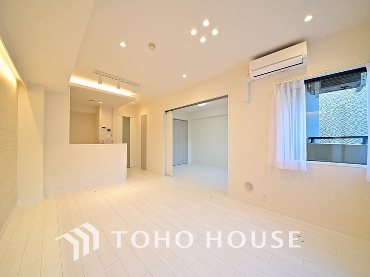 内装 広がりのある住空間、家族が集まるリビング・ダイニング