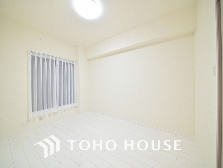 内装 採光もある洋室は、くつろぎのひと時を過ごすのにぴったり