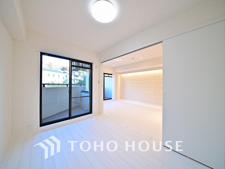 内装 1日の疲れを癒し、心地よく寛げるようゆったりとした広さをしています