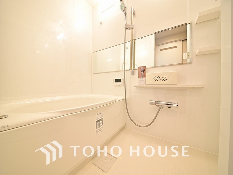 風呂 一日の疲れを癒すバスルームは、心地よいリラックスを叶える清潔感溢れる空間