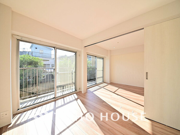 内装 1日の疲れを癒し、心地よく寛げるようゆったりとした広さをしています