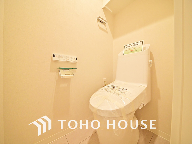 トイレ 清潔な洗浄機能付温水シャワートイレ