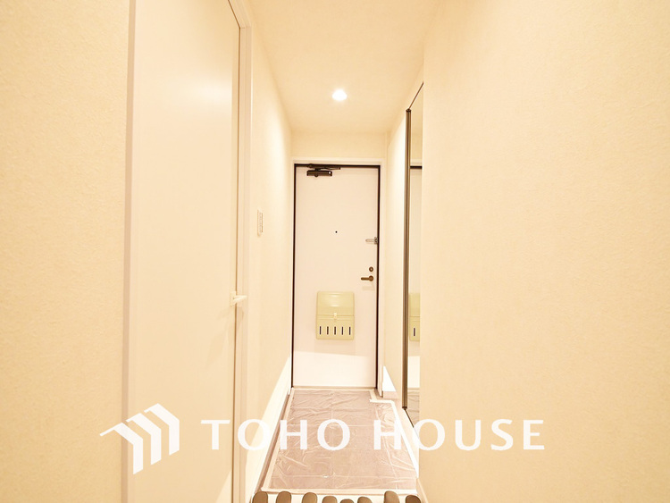 玄関 飾り過ぎないシンプルな内装の玄関