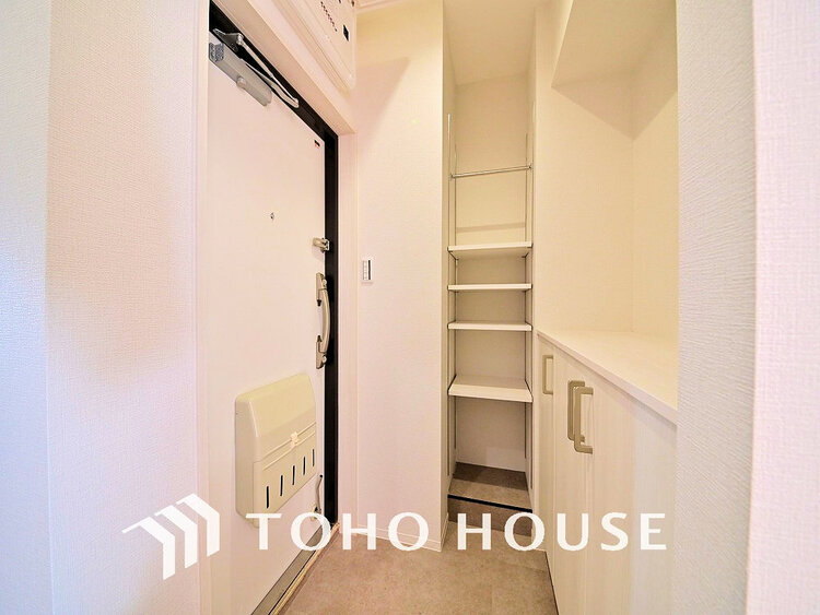 玄関 落ち着いた雰囲気の玄関、家族の帰りを暖かく迎えてくれます