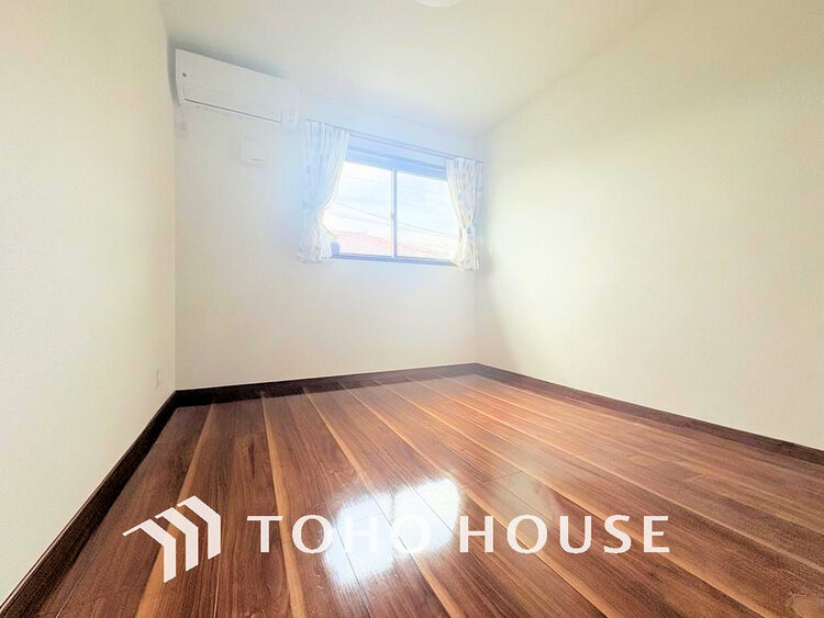 内装 シンプルですっきりとした室内は飽きのこない居心地の良い雰囲気(現地には家具があります)