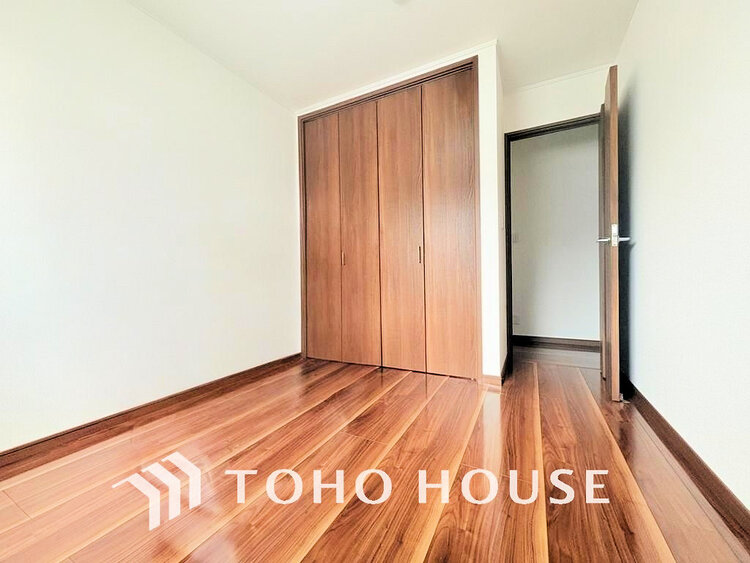 内装 家具の配置のし易い室内です。趣味の部屋としても充分な広さです(現地には家具があります)