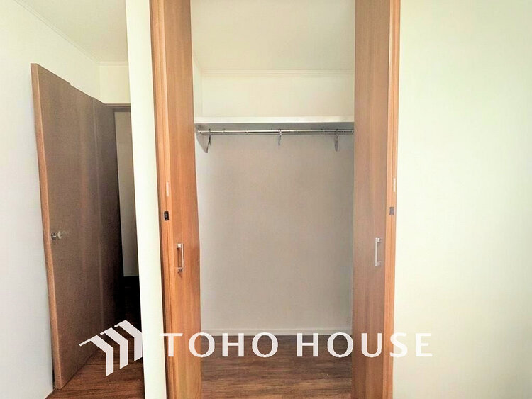 収納 居室　収納(現地には家具があります)