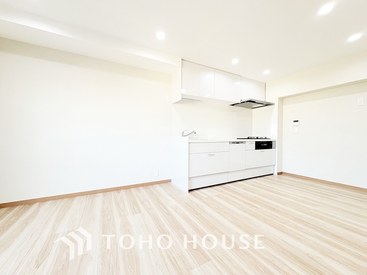 内装 ◆Open new door◆扉の向こうには青空が広がっている。