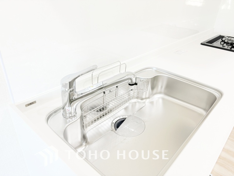 キッチン 【Kitchen】キッチンは家族の絆を育む大切な空間。シンプルで使い易いSystemKitchenで愉しく作る料理は愛情のある美味しいご馳走に。