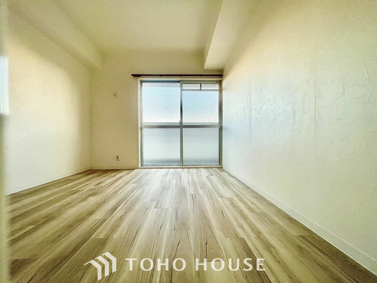 内装 【LIVING】◆扉を◆開くとこの景色。家族の”おかえり”の声が聞こえてきそう。※配置してある家具や小物はCGによるイメージ画像です。