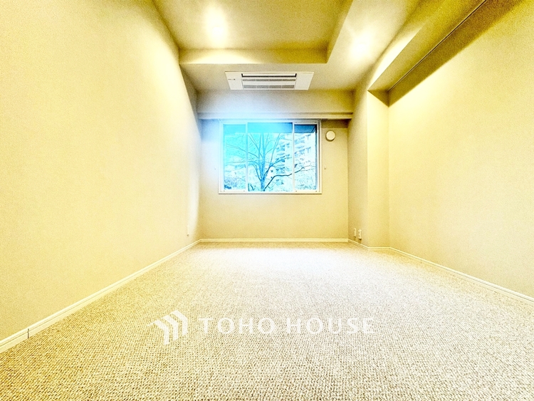 内装 ◆隠された美しさ◆流麗な音楽が流れているような繊細でいながら整然かつ堅牢なこの空間。この空間は確かに美しい。しかし、そこには美しさ以上のものが隠されている。