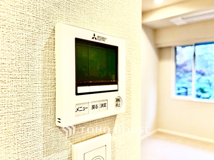 内装 ◆海の向こうへ沈む夕日◆オレンジ色の光は大人になった今の僕にはわかる。1日の終わりを伝えに来たわけではなく、また明日が来る方へ導いてくれた事を。